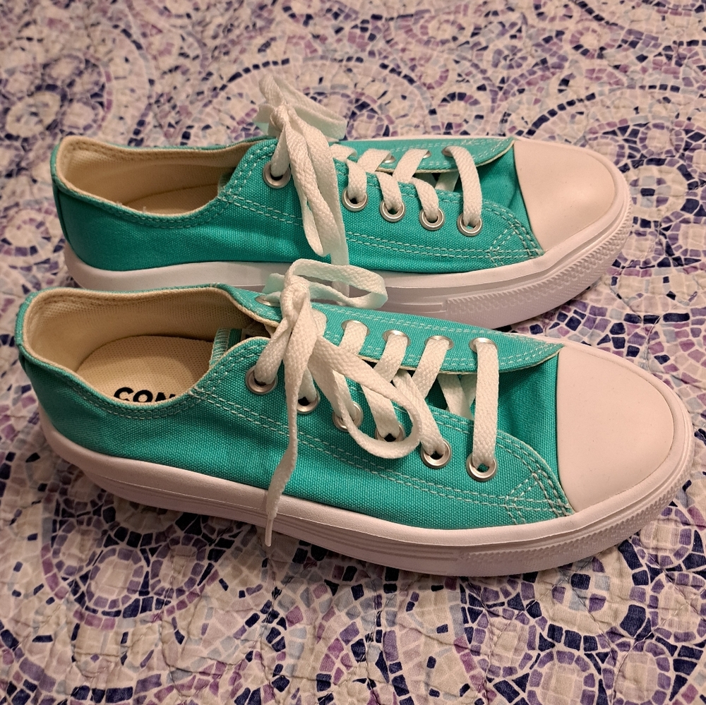 Converse Move Low Platform Sneakers.